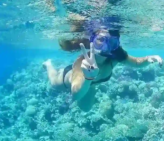 Snorkeling in the coral reefs of Hurghada - Manolo Tours Egypt