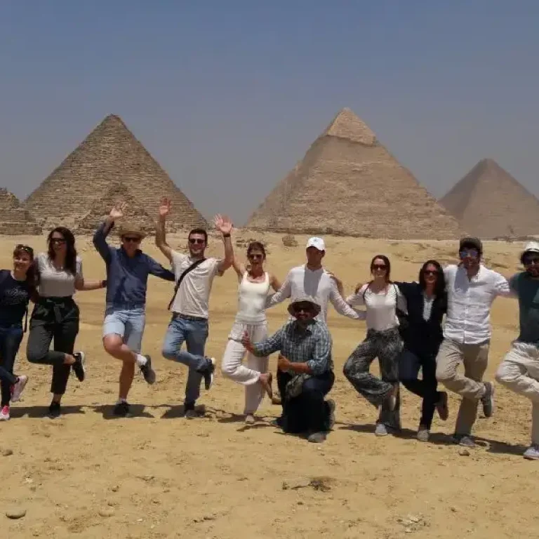 Pyramids and Tourists - Manolo Tours Egypt